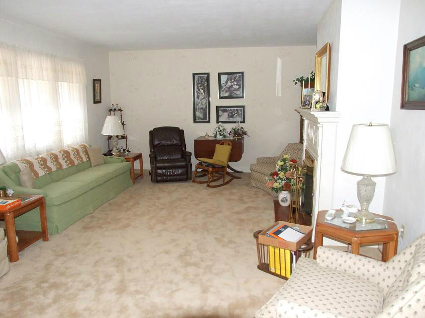 2653 Botetourt Road Fincastle, VA 24090 - Photo 5 of 15 2653 living room