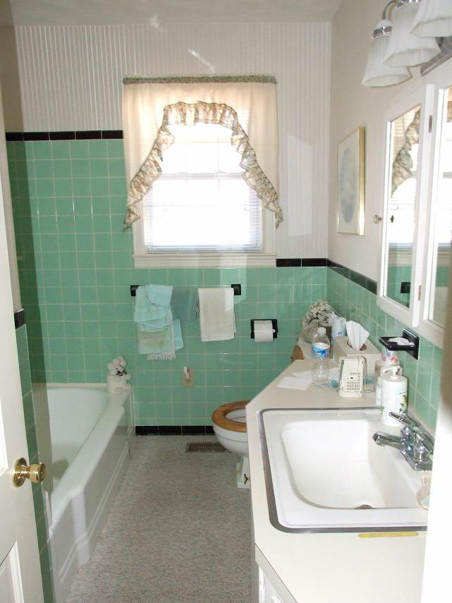2653 Botetourt Road Fincastle, VA 24090 - Photo 10 of 15 2653 hall bath
