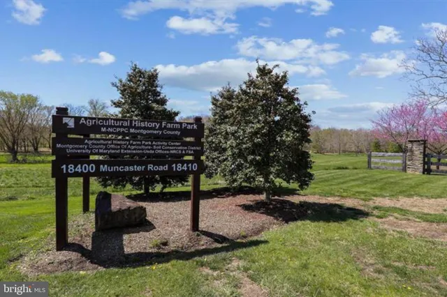 a view of a park with welcome board