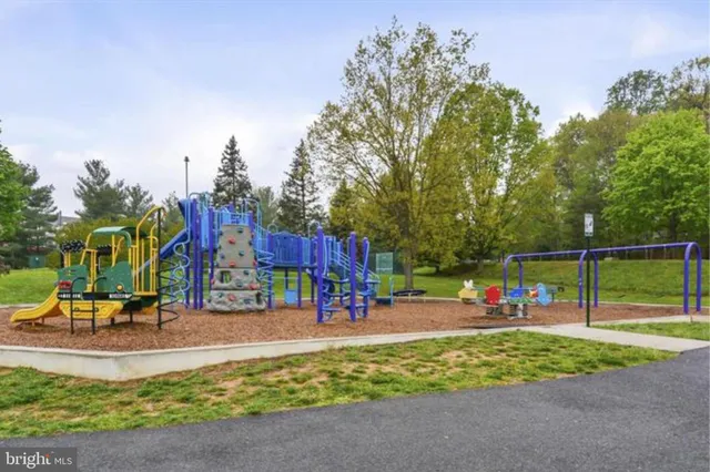 a view of a tennis court