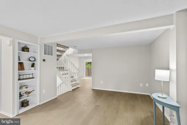 a view of a livingroom with furniture and closet