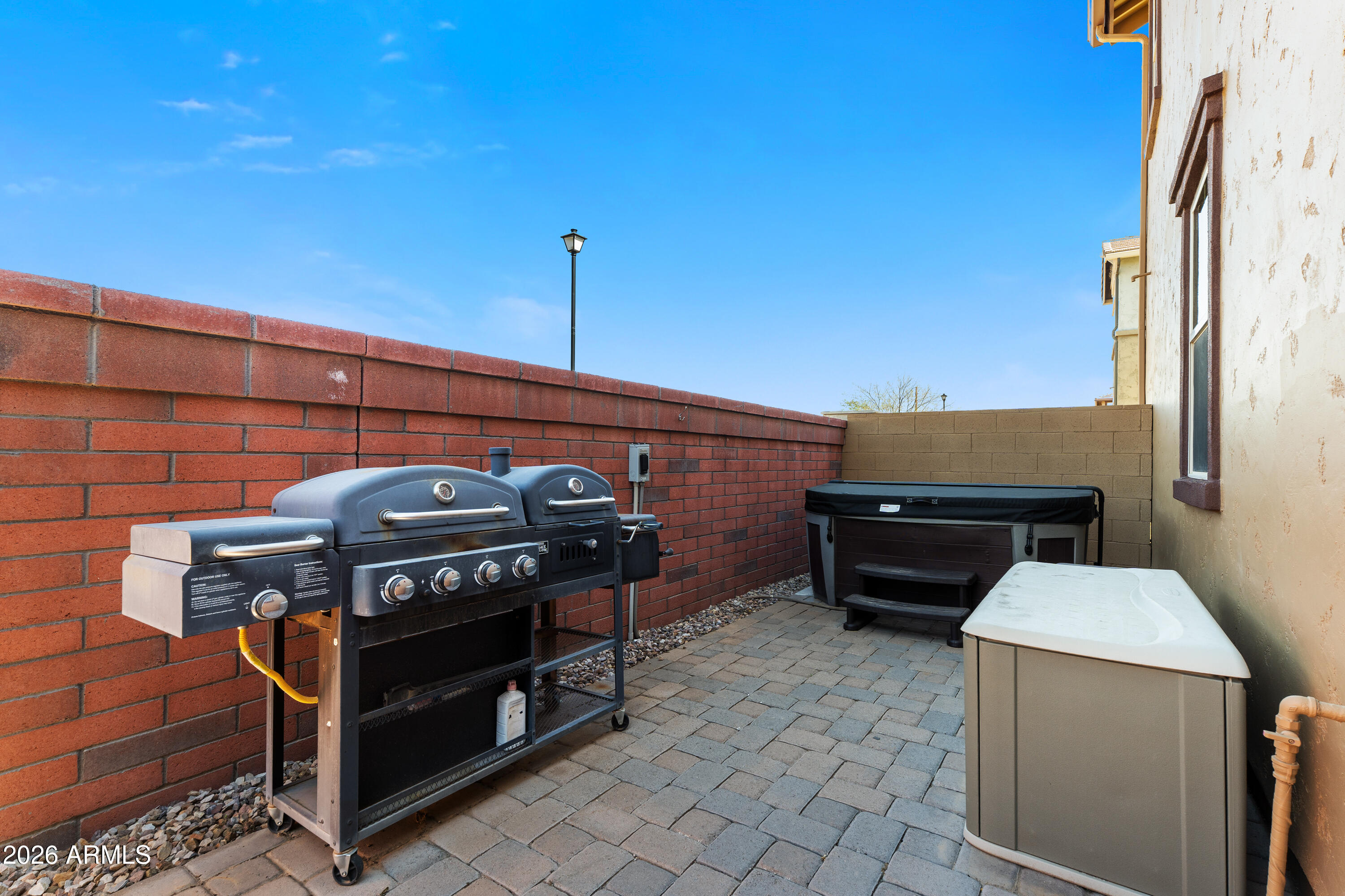 3909 East Perkinsville Street Gilbert, AZ 85295 - Photo 15 of 29 a view of a chairs and table in a patio