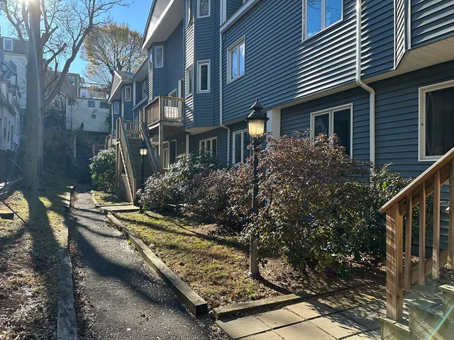 $3,300 | 66 St James Place, Unit 208, Boston, MA 02119