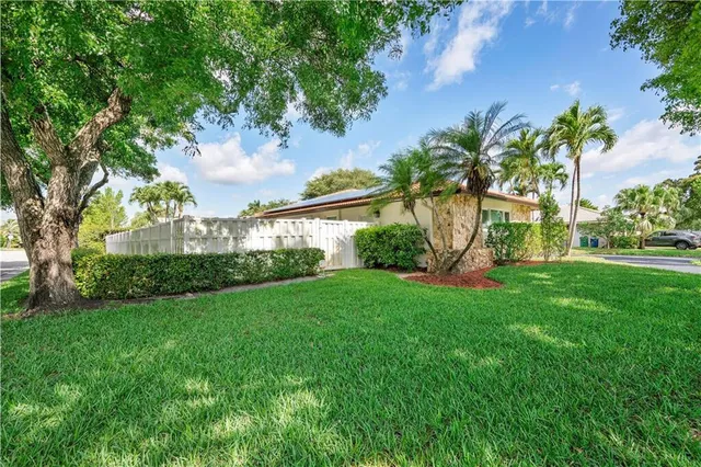 $800,000 | 208 Northwest 91st Avenue, Coral Springs, FL 33071