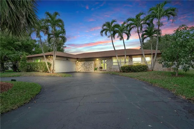 $800,000 | 208 Northwest 91st Avenue, Coral Springs, FL 33071