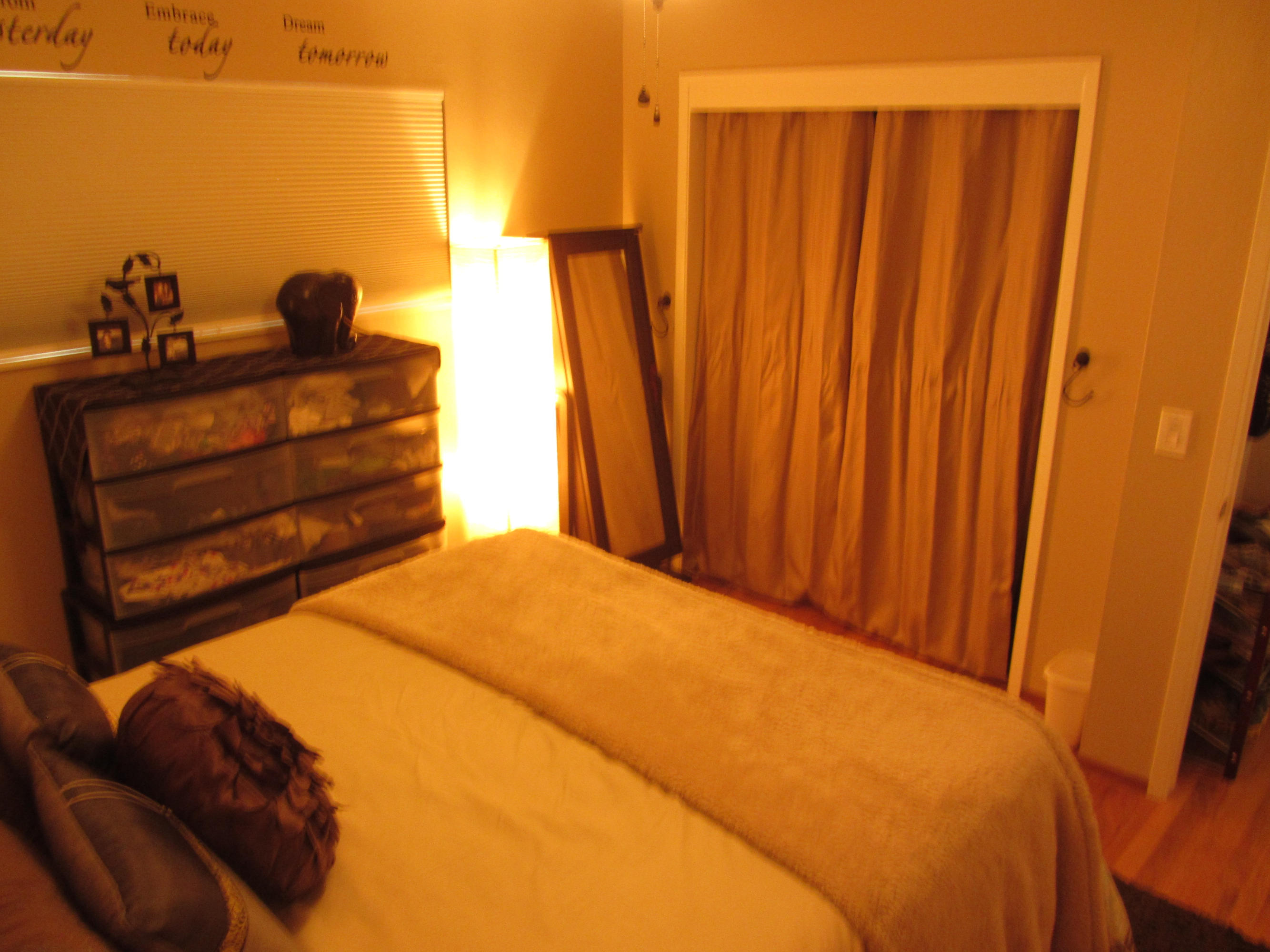 2862 Irwin Road Redding, CA 96002 - Photo 16 of 19 a bedroom with a bed and a dresser