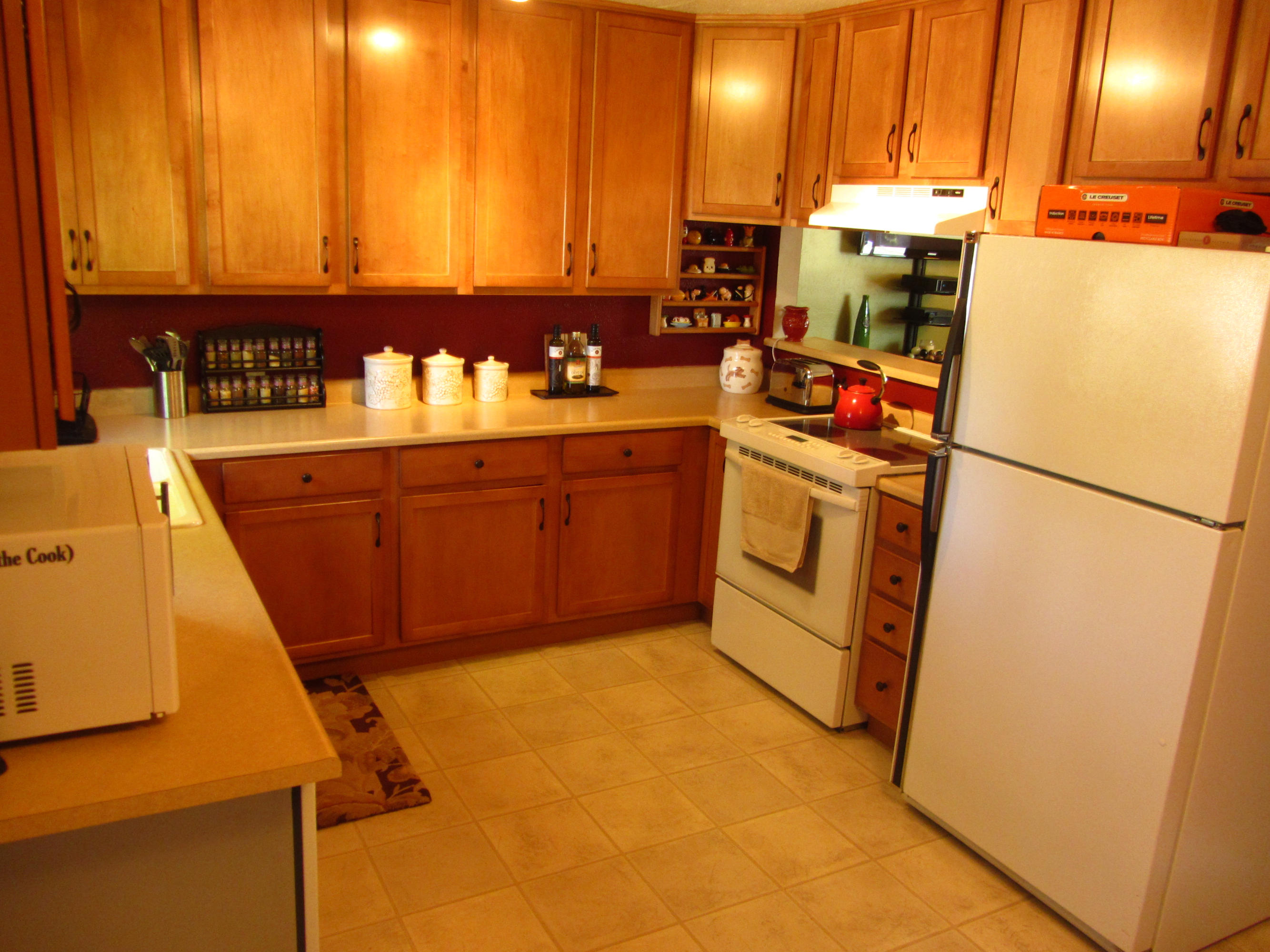 2862 Irwin Road Redding, CA 96002 - Photo 3 of 19 a kitchen with stainless steel appliances a refrigerator a sink a stove and cabinets
