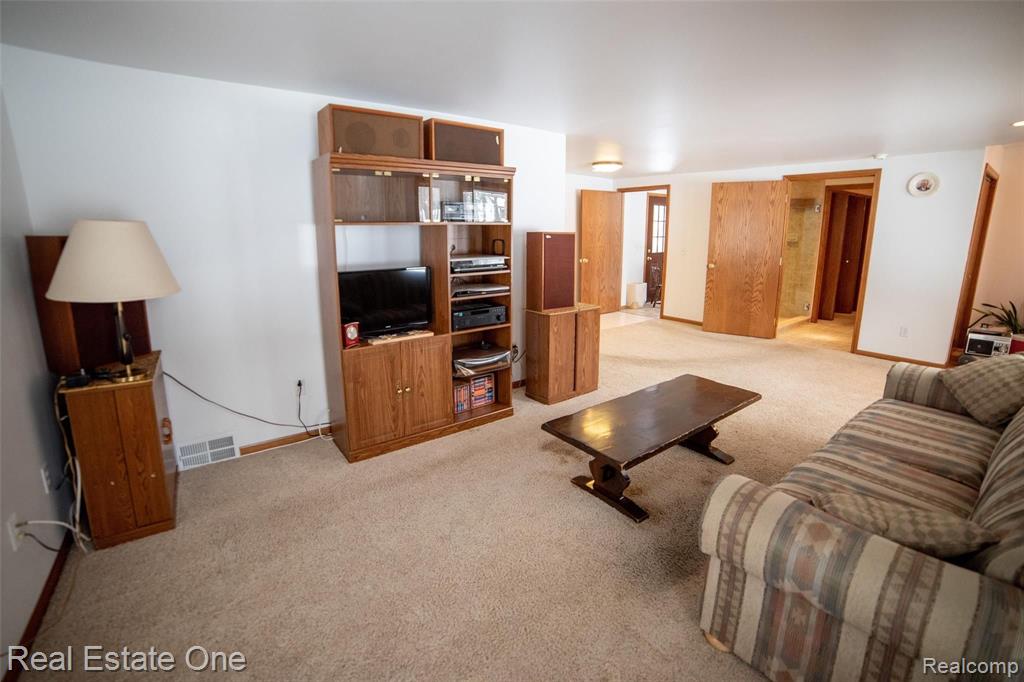 2866 Avalon Road Rochester Hills, MI 48309 - Photo 5 of 33