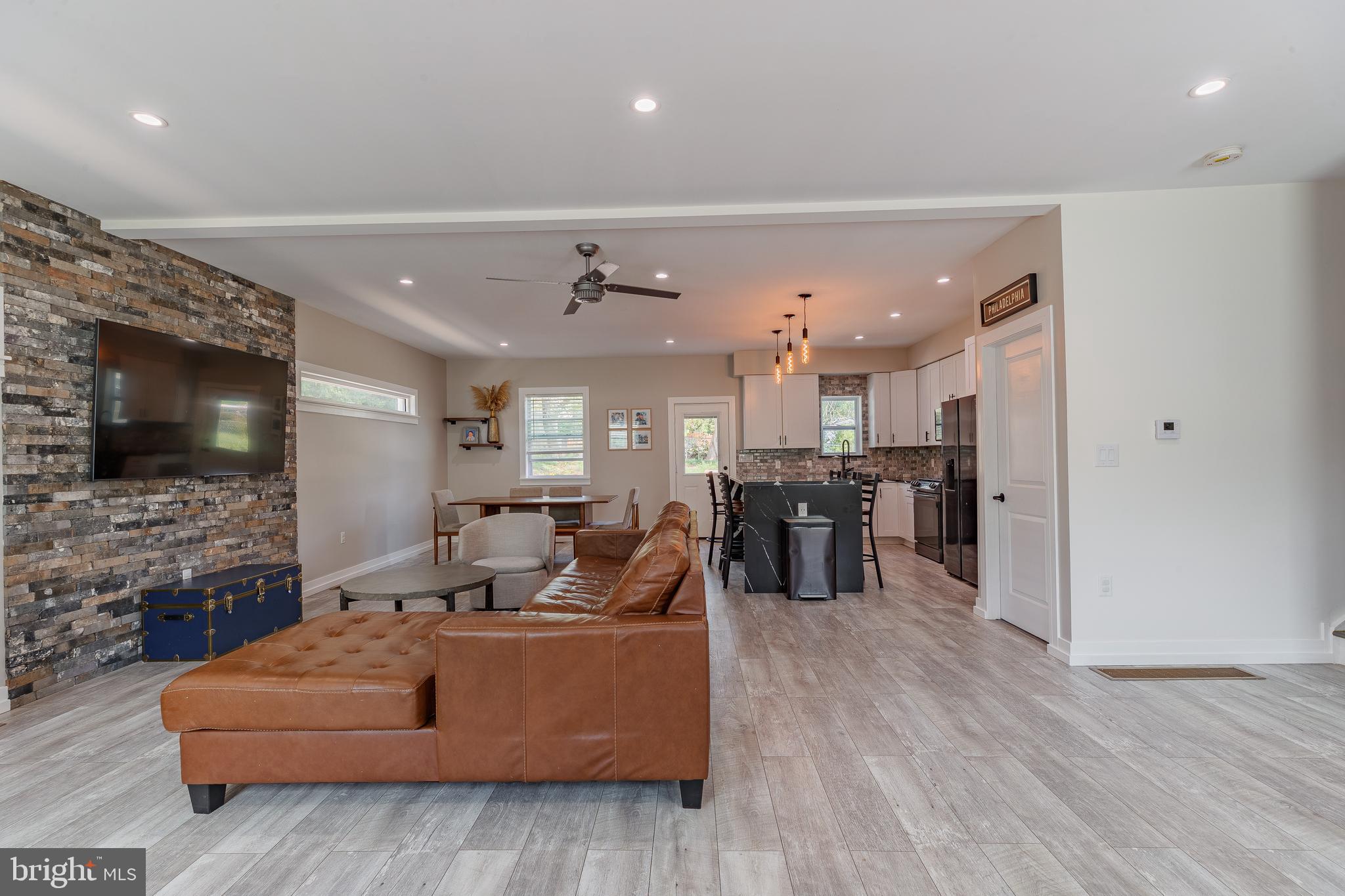 830 East Cathedral Road Philadelphia, PA 19128 - Photo 4 of 19