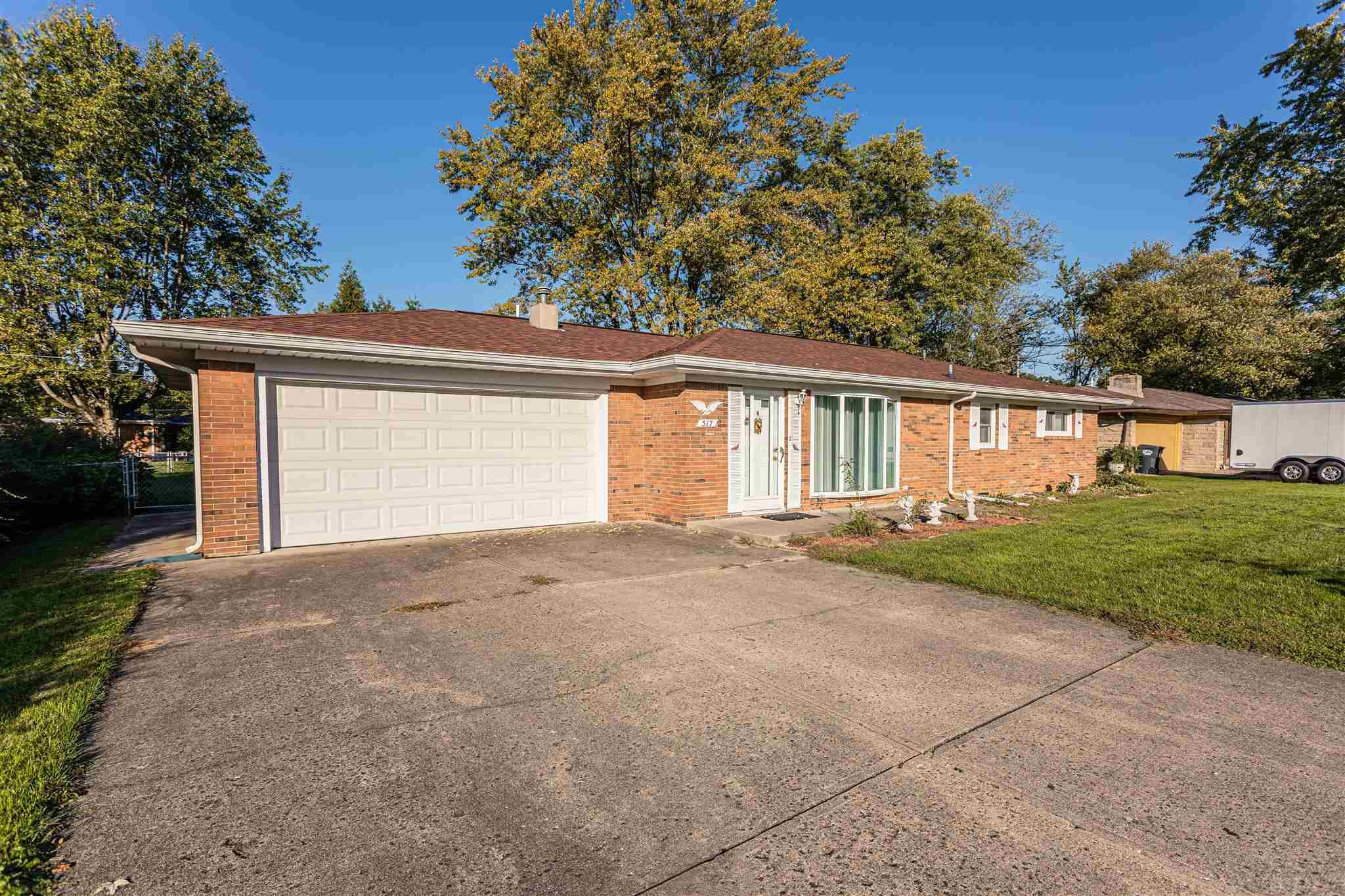 517 Oxford Road Anderson, IN 46012 - Photo 2 of 29 Gallery Image 2