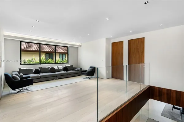 $180,000 | 360 Harbor Drive, Key Biscayne, FL 33149