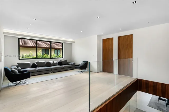 $250,000 | 360 Harbor Drive, Key Biscayne, FL 33149