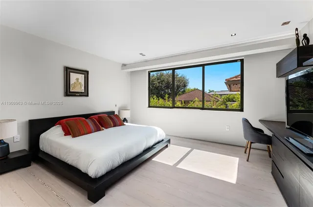 $250,000 | 360 Harbor Drive, Key Biscayne, FL 33149