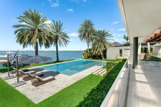 $250,000 | 360 Harbor Drive, Key Biscayne, FL 33149