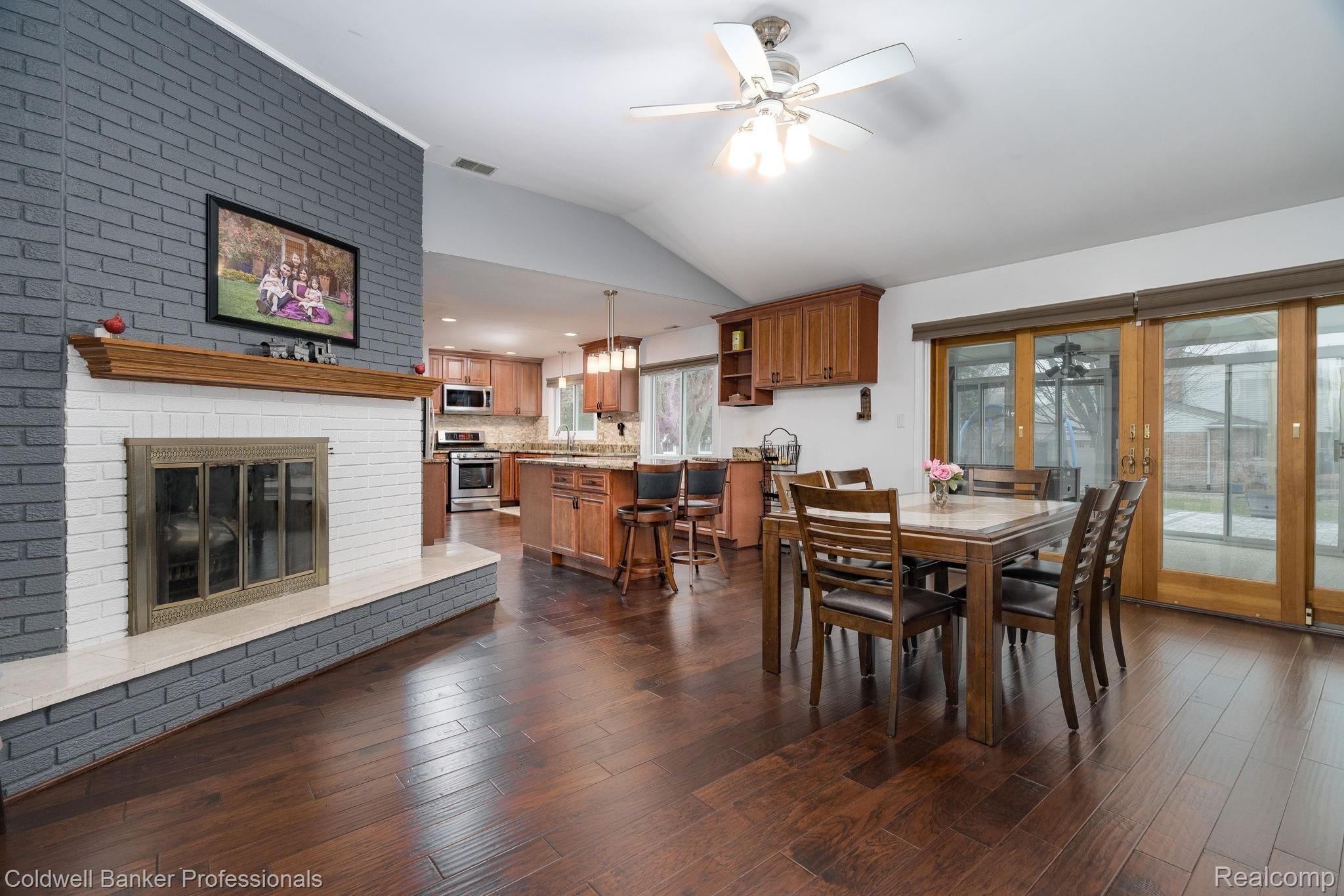 715 Castlebar Drive Rochester, MI 48309 - Photo 15 of 35 Kitchen hearth/dining room with fireplace