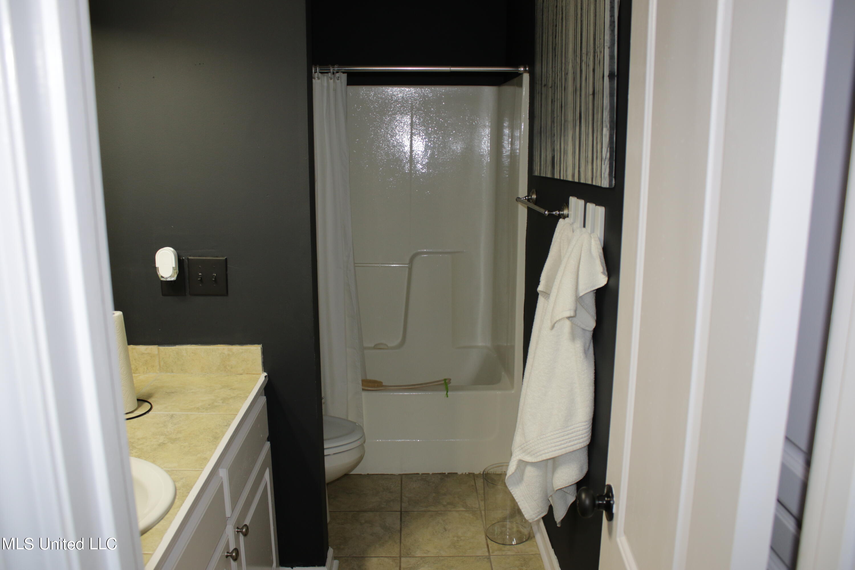 111 Stapleton Drive Canton, MS 39046 - Photo 38 of 52 1I9A5826