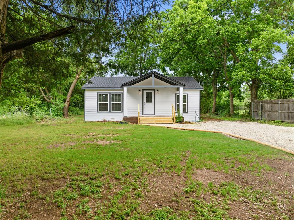 3313 South 3rd Street Waco, TX 76706 - Photo 2 of 28 a front view of house with yard and green space