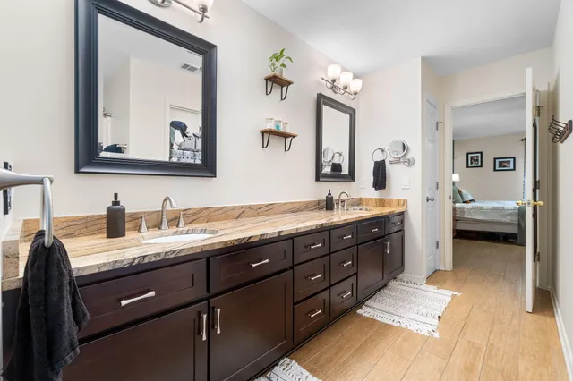 a en suite bathroom with a double vanity sink and a mirror