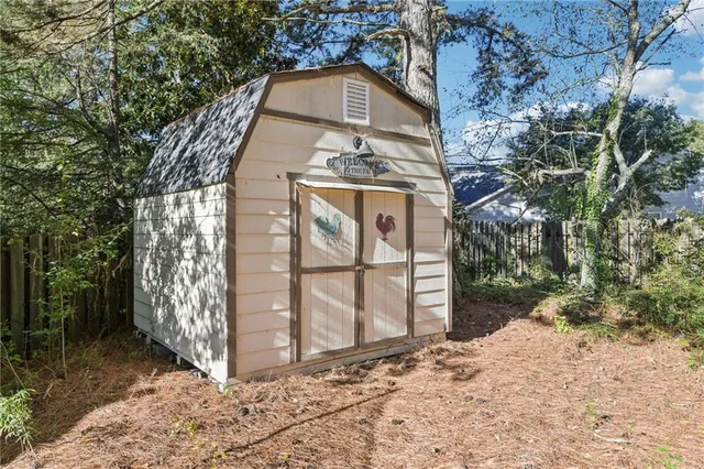 a picture of a wall with a white wall and a white wall