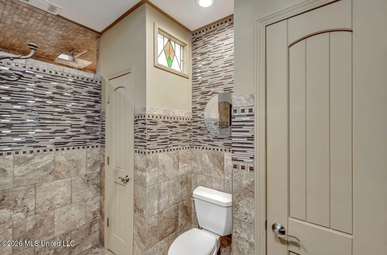 1016 Meadowbrook Road Jackson, MS 39206 - Photo 21 of 33 -4doS41w
