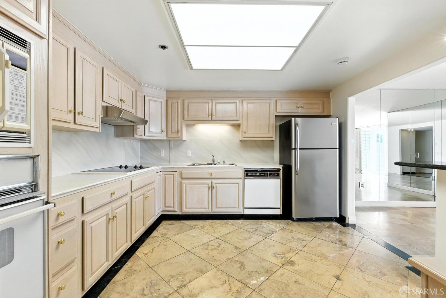 110 Park Road, Unit 604 Burlingame, CA 94010 - Photo 2 of 57