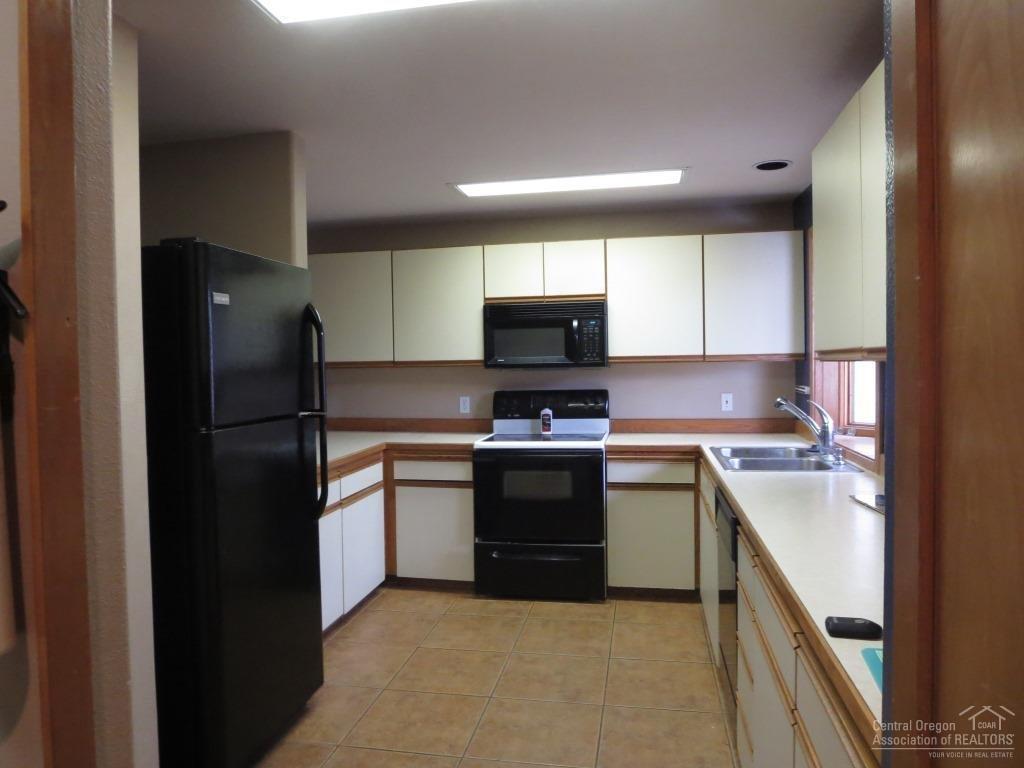 1050 Northeast Butler Market Road, Unit 31 Bend, OR 97701 - Photo 10 of 18 Gallery Image 10