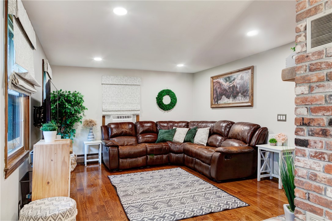 536 Douglas Hook Road Glocester, RI 02814 - Photo 22 of 41 Living room