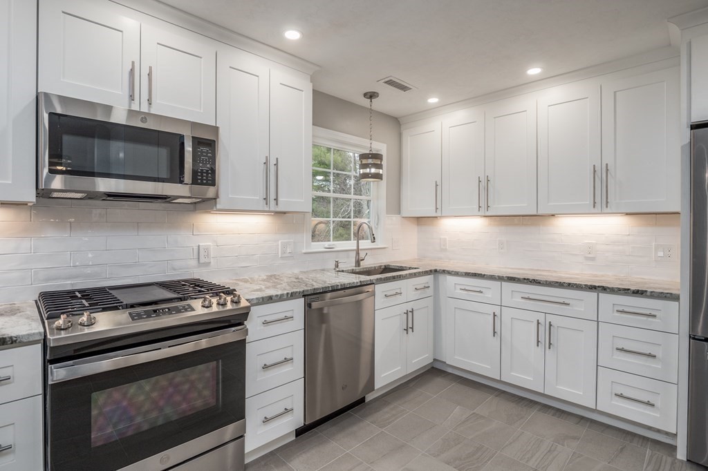 41 Mark Road North Andover, MA 01845 - Photo 2 of 34 Gallery Image 2