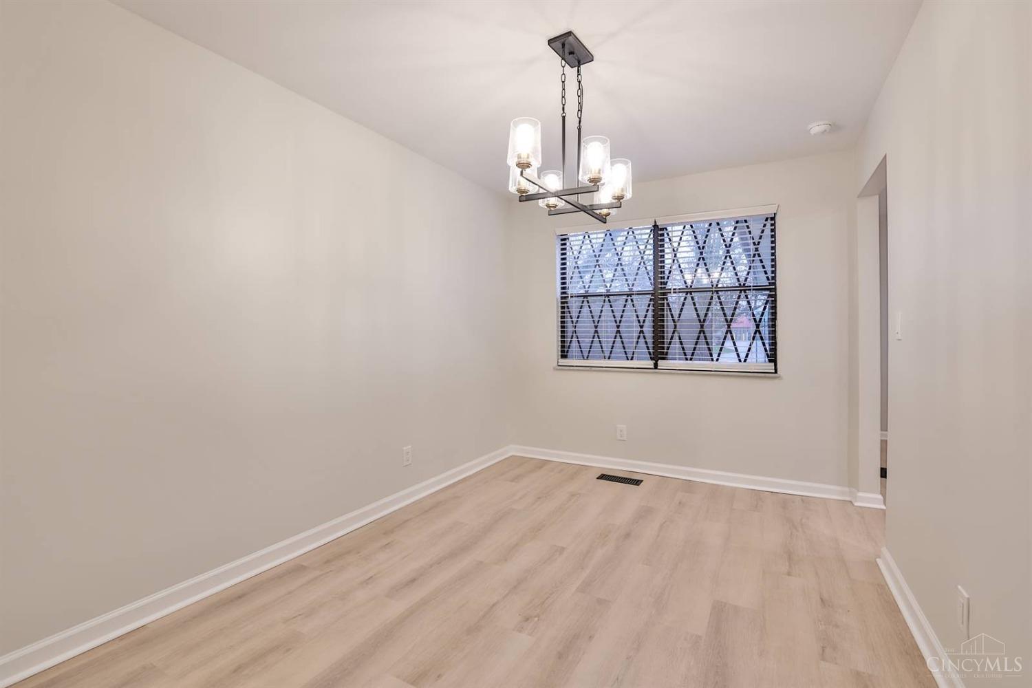 5640 Springdale Road Cincinnati, OH 45251 - Photo 13 of 38 Gallery Image 13