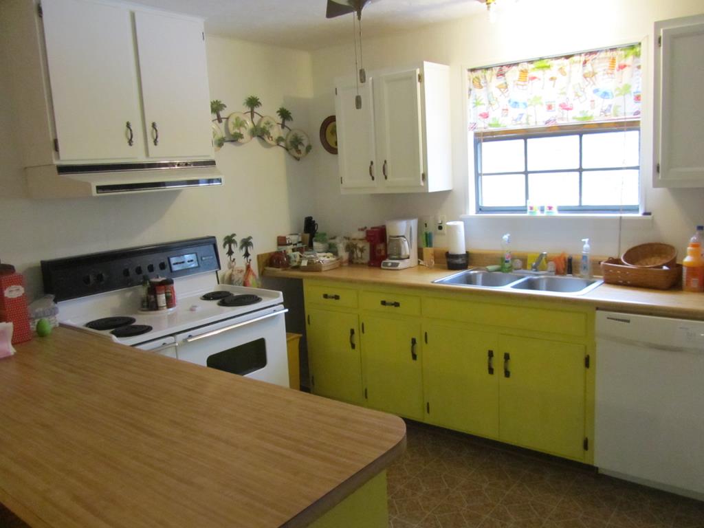 309 Howell Street Eastpoint, FL 32328 - Photo 4 of 37