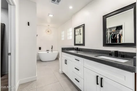 a en suite bathroom with double sink and a large mirror