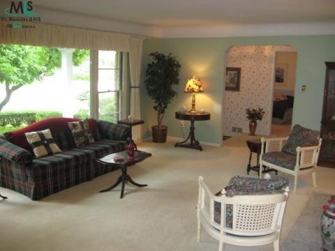 1140 North Renaud Road Grosse Pointe, MI 48236 - Photo 3 of 12 726913-2.JPG