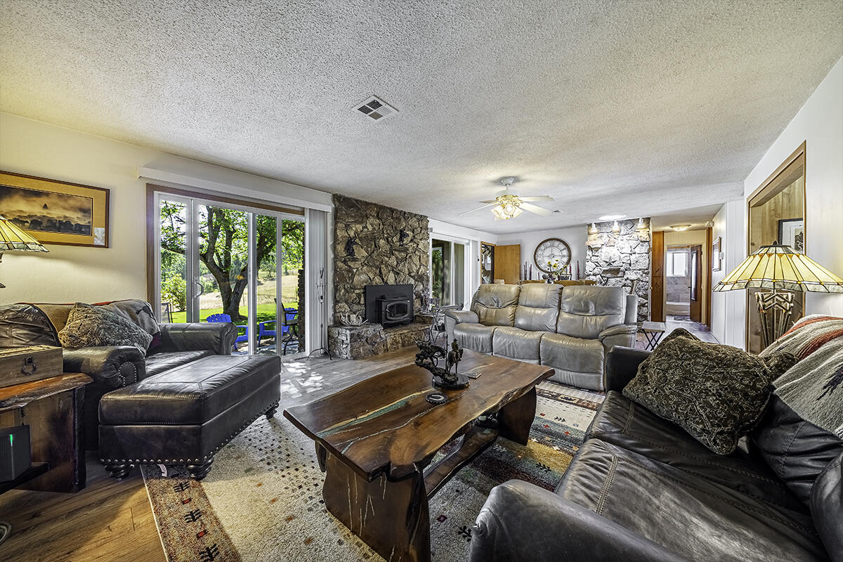 5388 Kane Creek Road Central Point, OR 97502 - Photo 8 of 48 DSC01904-Edit
