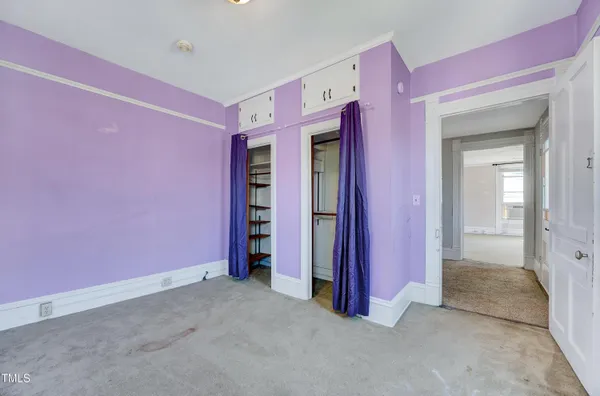 a view of livingroom with furniture
