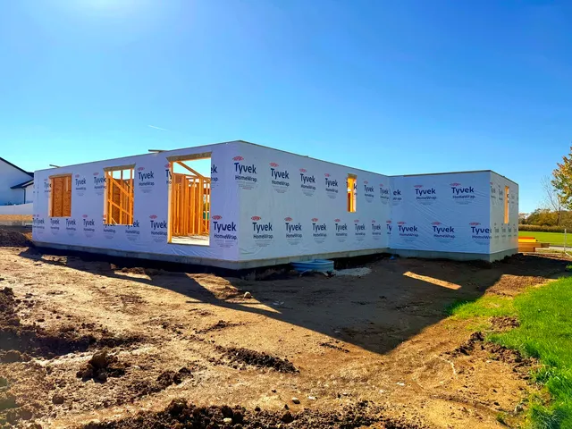 $400,000 | 1002 Joshua Lane, Genoa, IL 60135