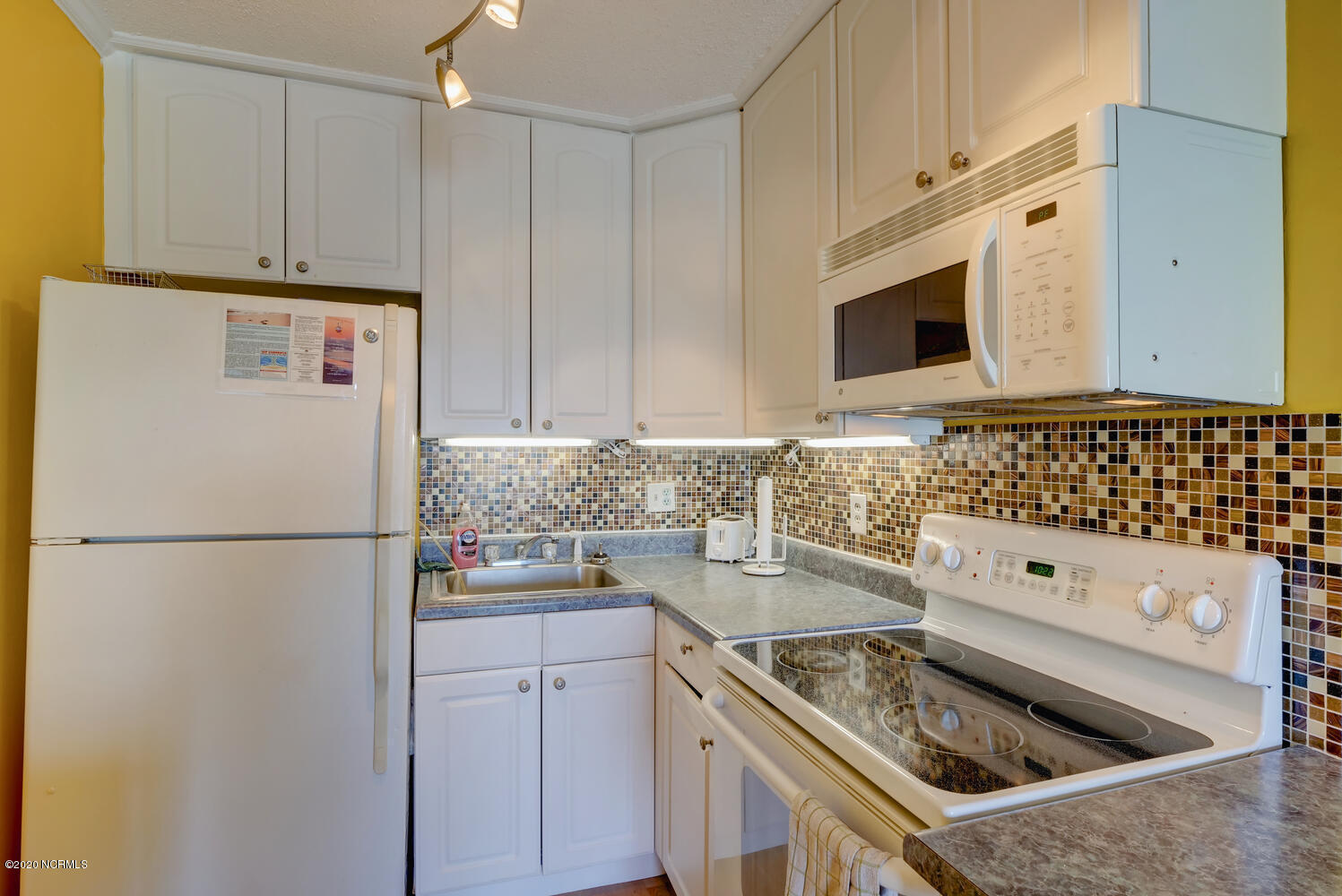 2240 New River Inlet Road, Unit 226 North Topsail Beach, NC 28460 - Photo 15 of 19 New River Inlet Rd 226 North-large-015-0