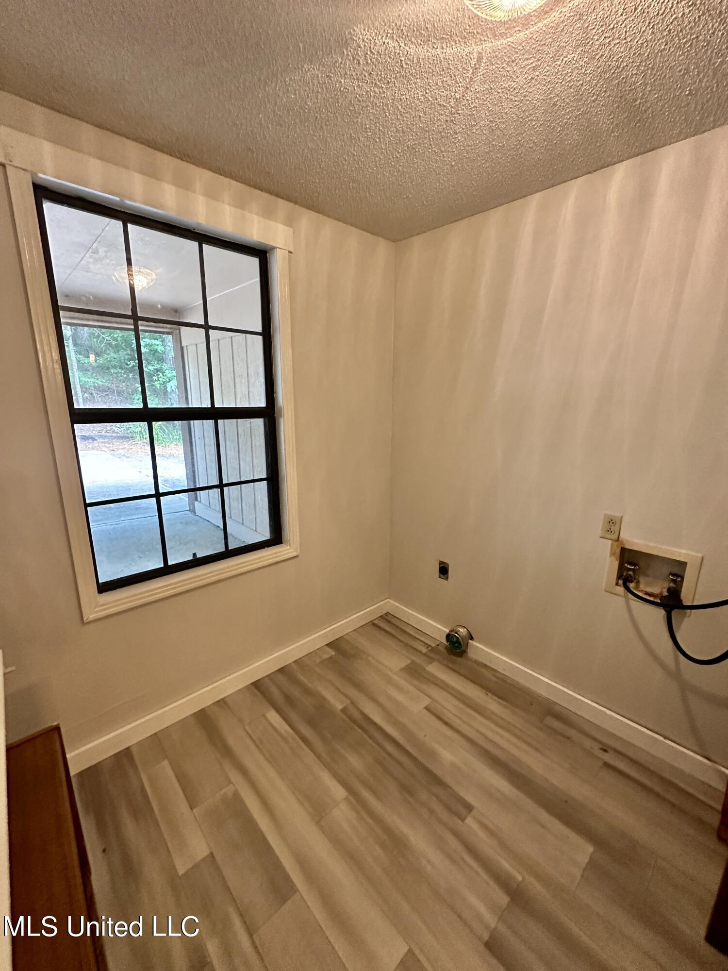 24076 Highway 8 Grenada, MS 38901 - Photo 13 of 21 IMG_6429