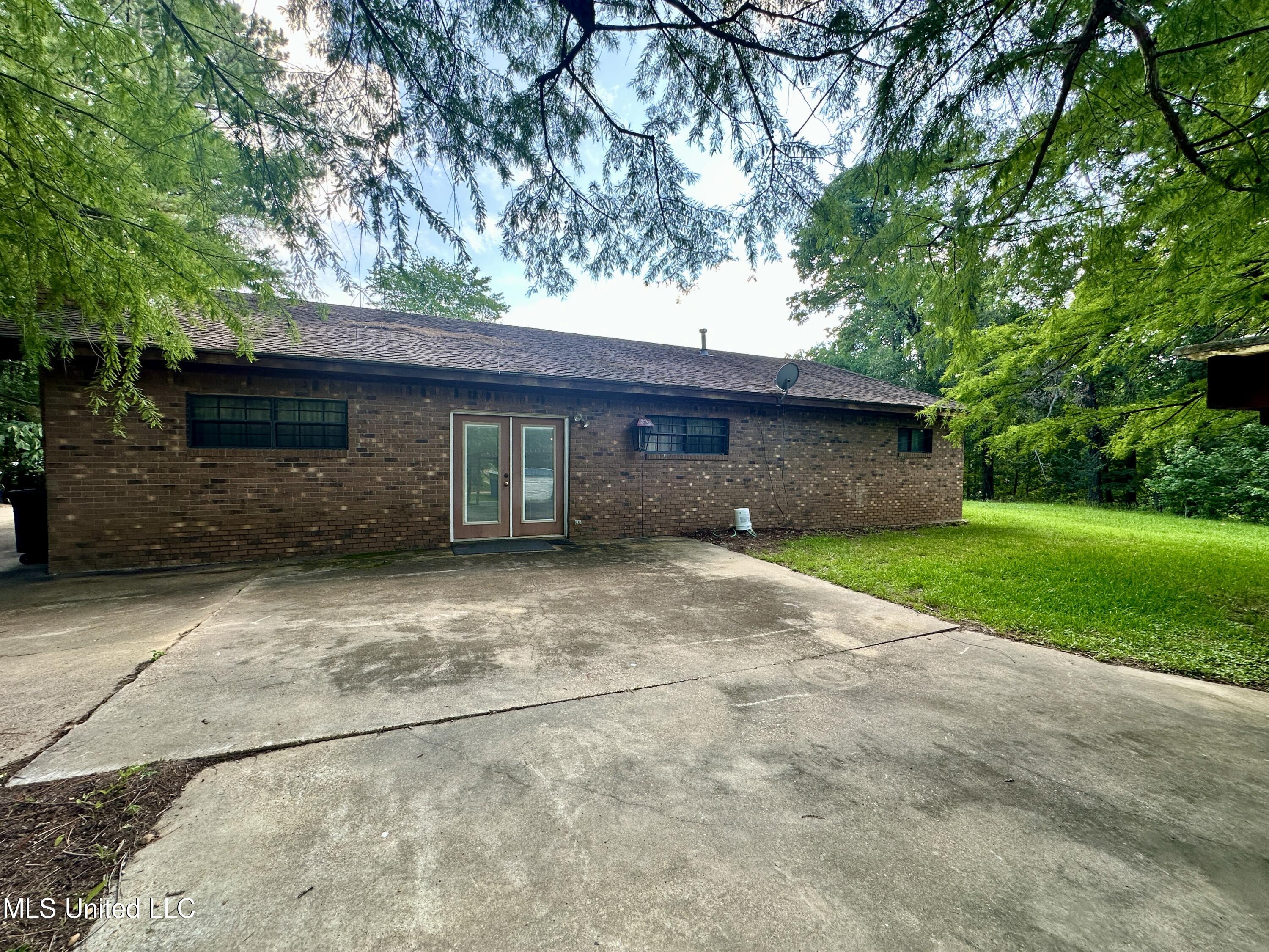 24076 Highway 8 Grenada, MS 38901 - Photo 5 of 21 IMG_6438