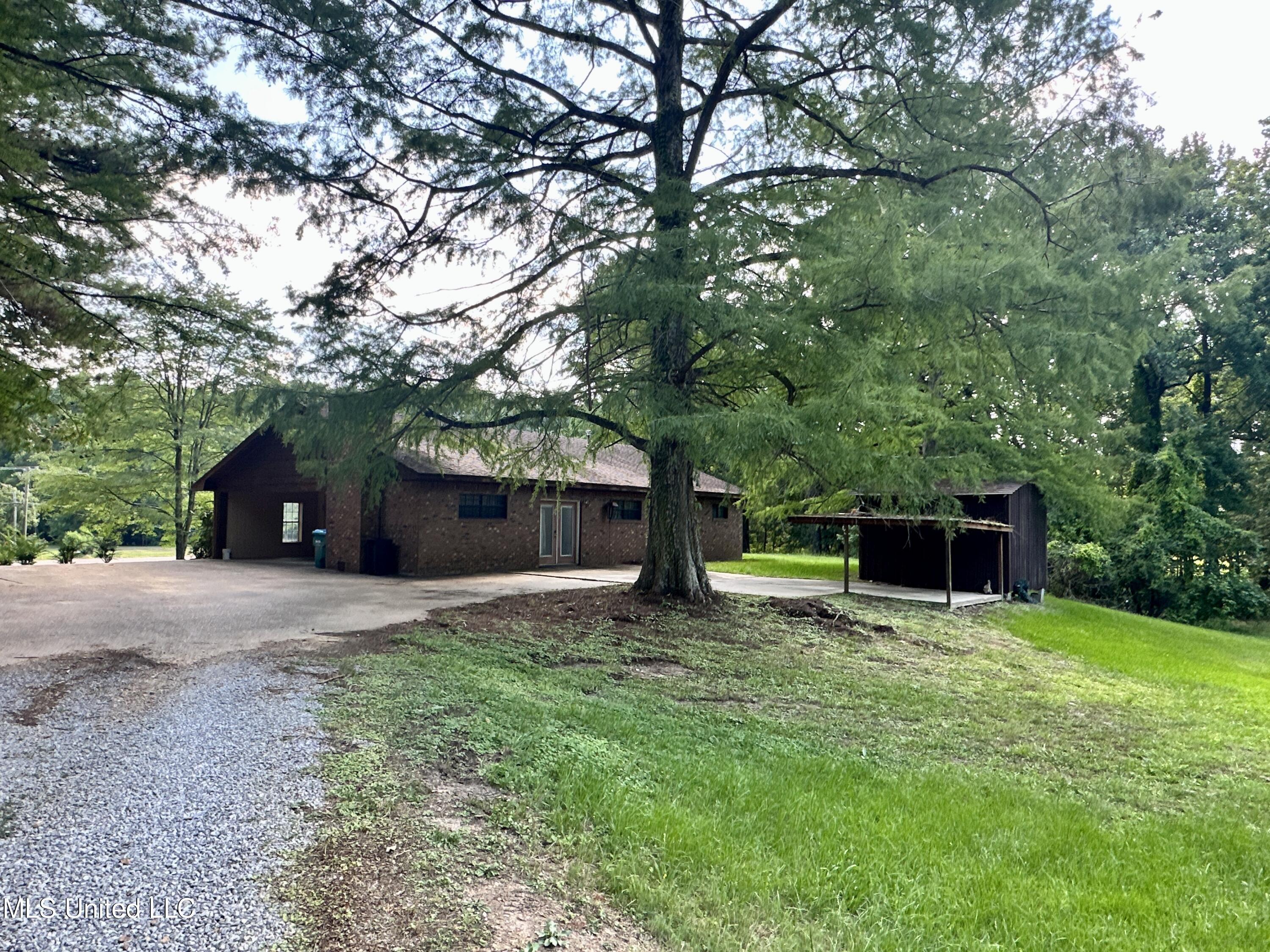 24076 Highway 8 Grenada, MS 38901 - Photo 6 of 21 IMG_6441