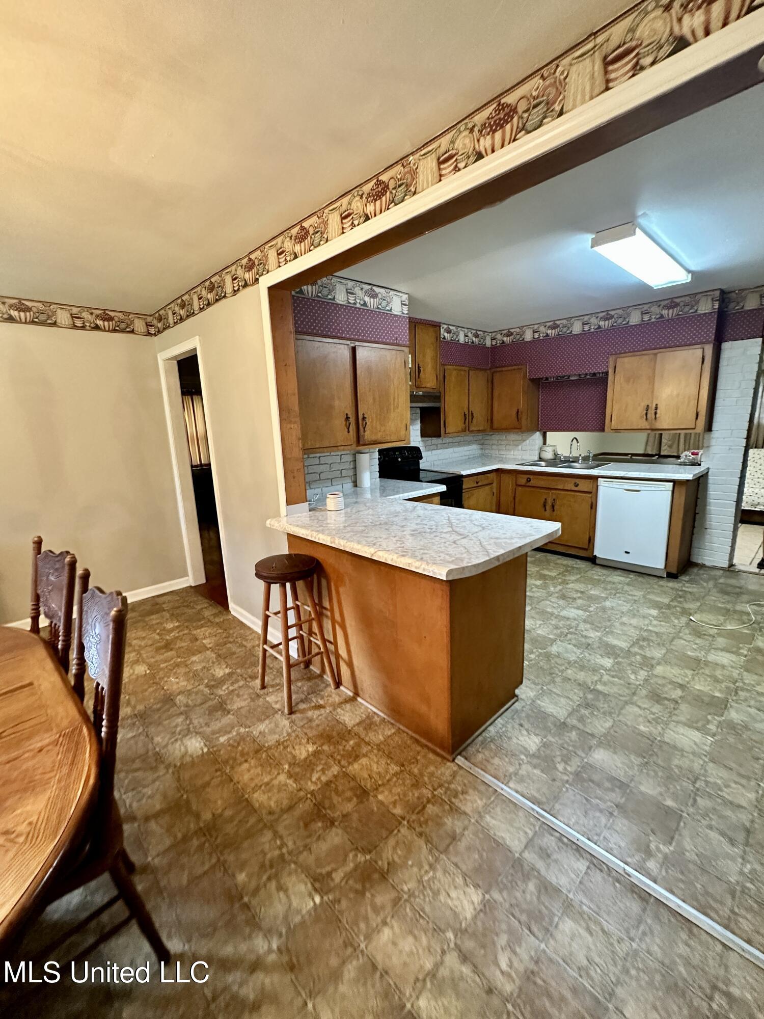 24076 Highway 8 Grenada, MS 38901 - Photo 10 of 21 IMG_6434