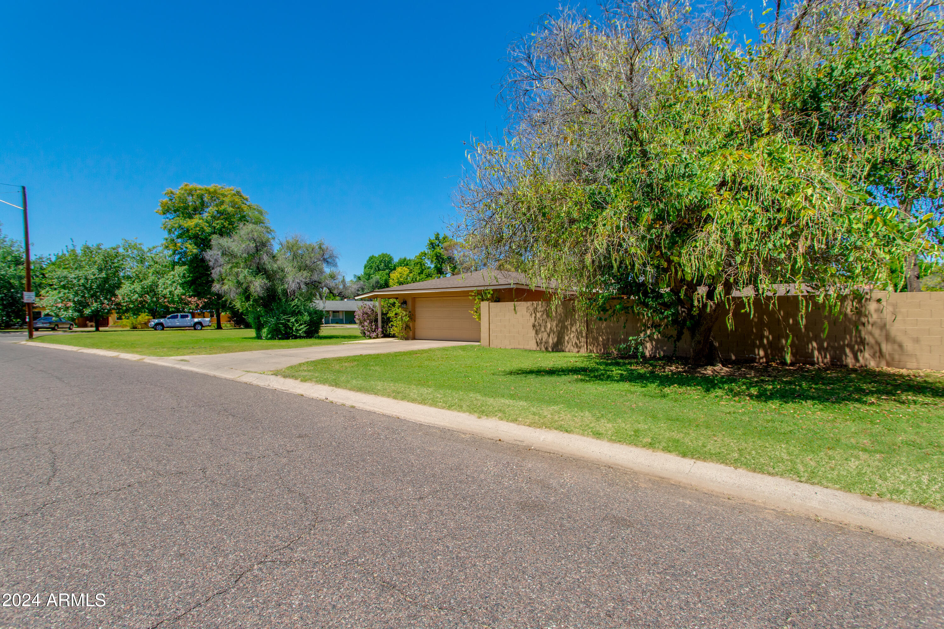 1002 West Solano Drive Phoenix, AZ 85013 - Photo 5 of 24 07-Solano