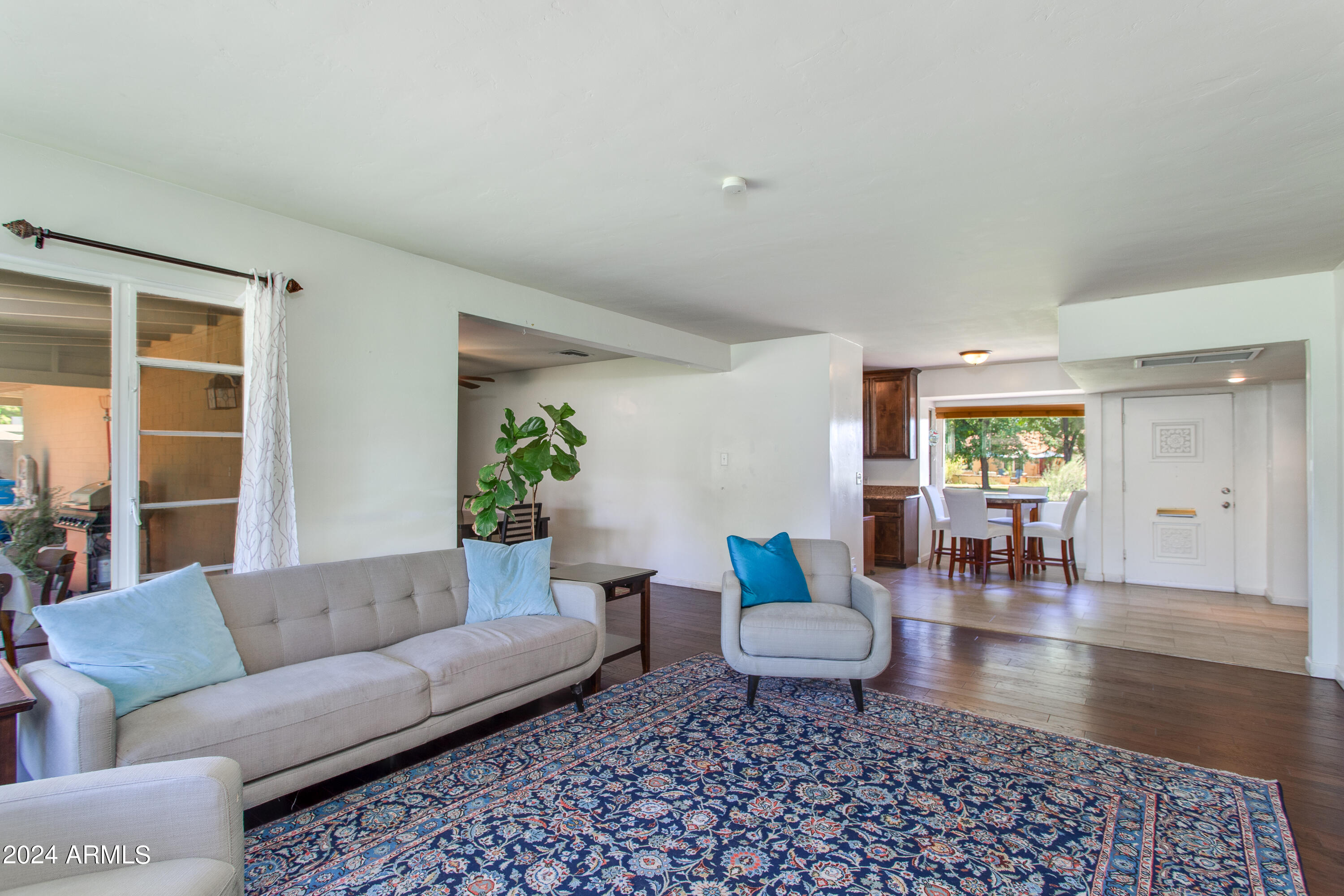 1002 West Solano Drive Phoenix, AZ 85013 - Photo 9 of 24 23-Solano