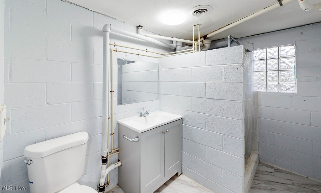 622 Stanley Road Akron, OH 44312 - Photo 31 of 33 Bathroom with vanity, toilet, and walk in shower