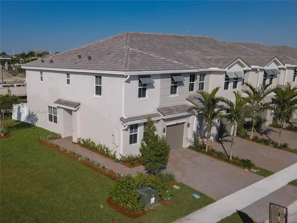 $4,450 | 230 Southwest 170th Avenue, Pembroke Pines, FL 33027