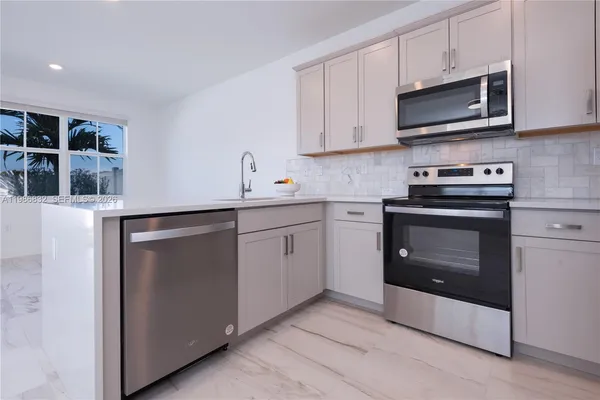$4,450 | 230 Southwest 170th Avenue, Pembroke Pines, FL 33027