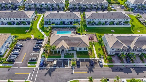 $4,440 | 230 Southwest 170th Avenue, Pembroke Pines, FL 33027