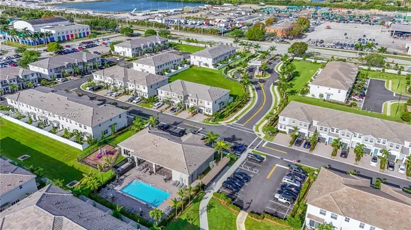 $4,440 | 230 Southwest 170th Avenue, Pembroke Pines, FL 33027