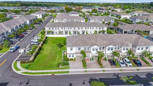 $4,440 | 230 Southwest 170th Avenue, Pembroke Pines, FL 33027