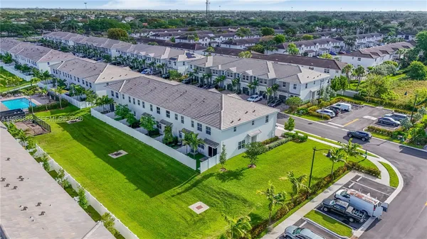 $4,440 | 230 Southwest 170th Avenue, Pembroke Pines, FL 33027