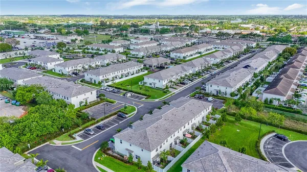 $4,440 | 230 Southwest 170th Avenue, Pembroke Pines, FL 33027